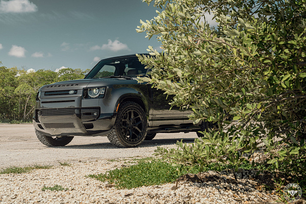 Фото дисков Vossen UV-X Черный сатин на Land Rover Defender II
