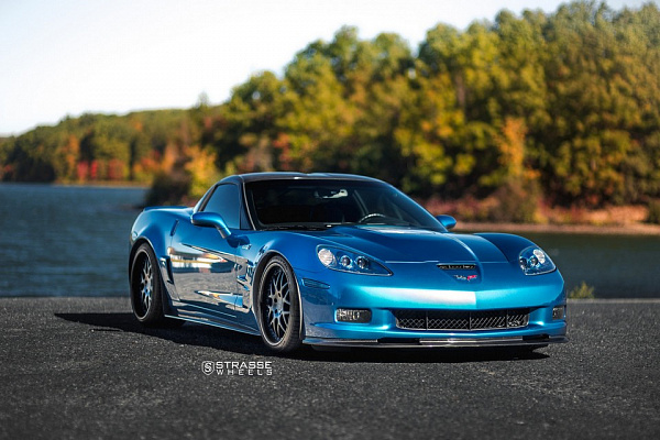 Фото дисков Strasse Wheels SV8 Signature Черный сатин на Chevrolet Corvette C6