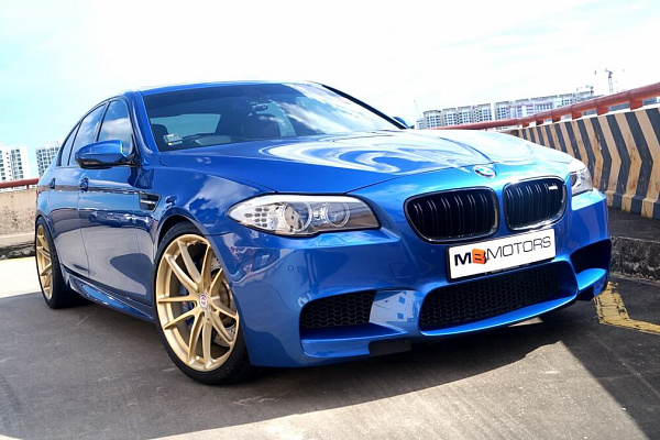 Фото дисков HRE P104 Глянцевое золото на BMW 5/M5 (F10)