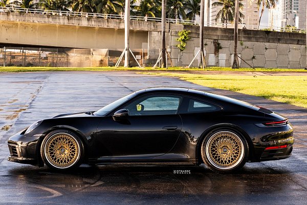 Фото дисков Strasse Wheels SC20 Track Сатиновое золото на Porsche 911 VIII