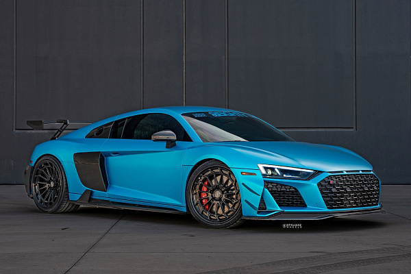 Фото дисков Strasse Wheels SV15FF Deep Concave FS Черный глянец на Audi R8 (4S)