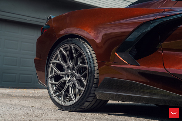 Фото дисков Vossen HF-2 Сатиновый графит на Chevrolet Corvette C8
