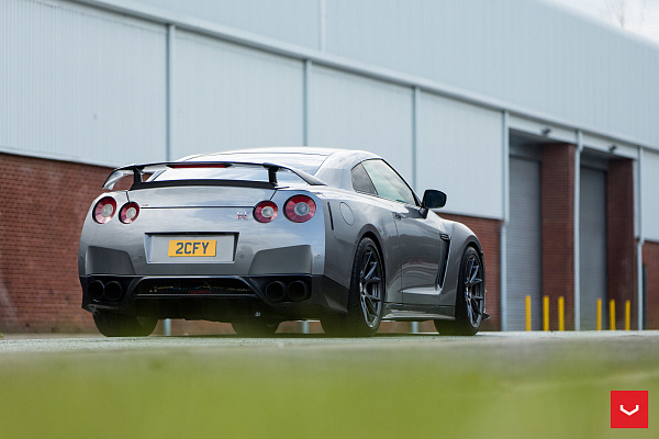 Фото дисков Vossen VFS-6 Глянцевый графит на Nissan GT-R