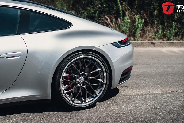 Фото дисков HRE S200 Глянцевый темный лак на Porsche 911 VIII