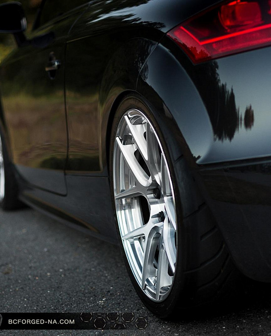 Фото дисков HCS02 Глянцевый лак на Audi TT (8J)