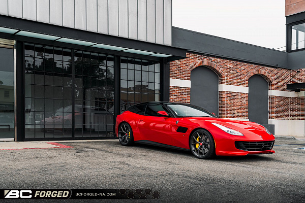 Фото дисков BC Forged KL01 Глянцевый темный лак на Ferrari GTC4Lusso