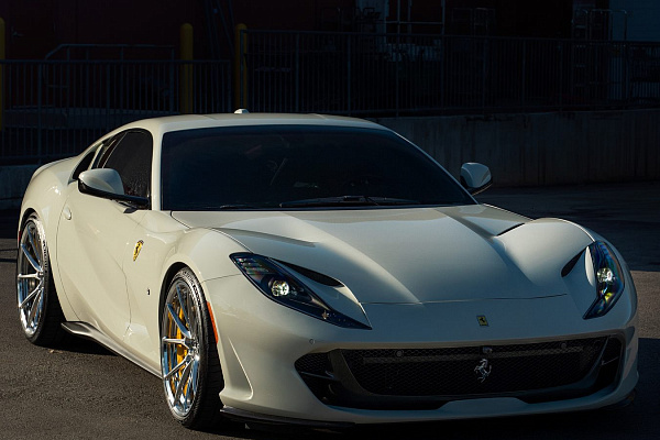Фото дисков Anrky AN12 Полированный лак на Ferrari 812