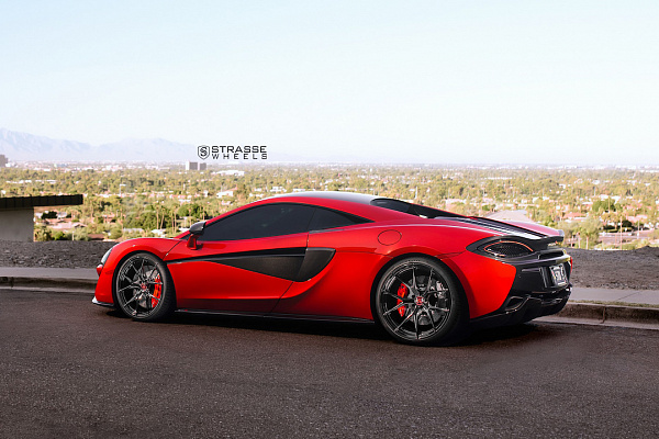 Фото дисков Strasse Wheels SM5R Deep Concave Monoblock Черный глянец на McLaren 570S