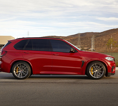 Фото дисков HRE P104 на BMW X5/X5 M (F15/F85)