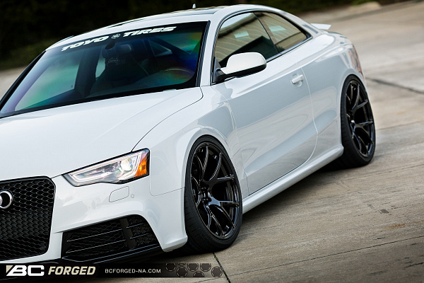 Фото дисков BC Forged RZ05 Черный глянец на Audi A/S/RS 5 (8T)