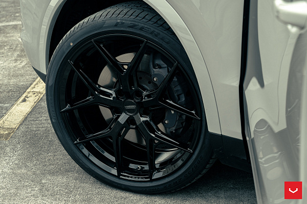 Фото дисков Vossen HF-5 Черный глянец на Porsche Cayenne III