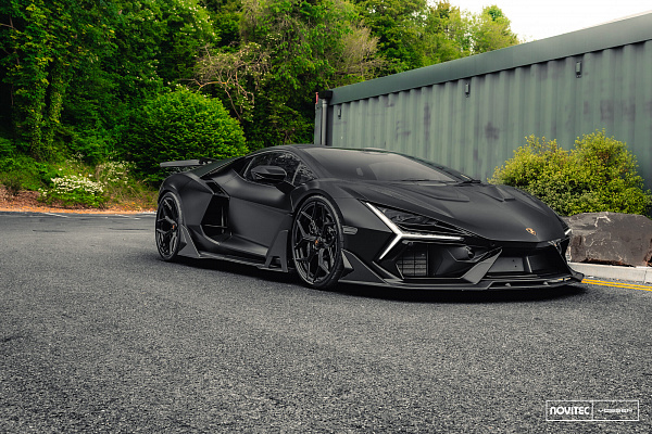 Фото дисков NOVITEC NL4 Черный глянец на Lamborghini Revuelto