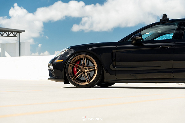 Фото дисков Anrky AN27 Сатиновая бронза на Porsche Panamera III