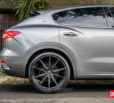 Фото дисков Vossen HF-3 на Maserati Levante
