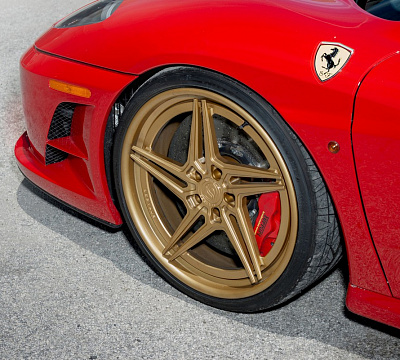 Фото дисков Strasse Wheels SV2T Deep Concave FS на Ferrari F430
