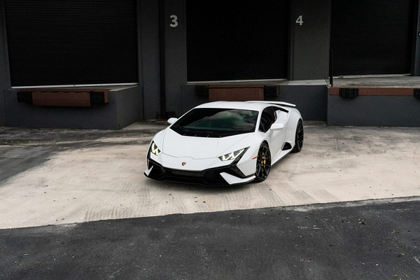 Фото дисков Anrky AN22 Черный глянец на Lamborghini Huracan