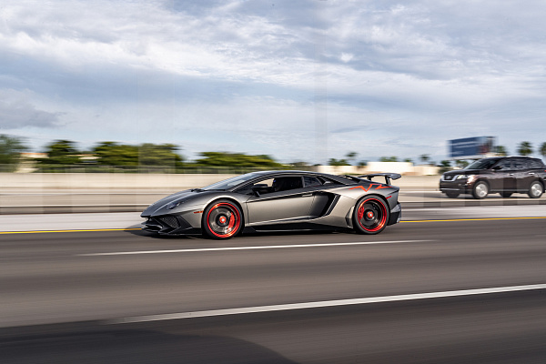 Фото дисков Strasse Wheels SV10-RS Performance Другой цвет на Lamborghini Aventador