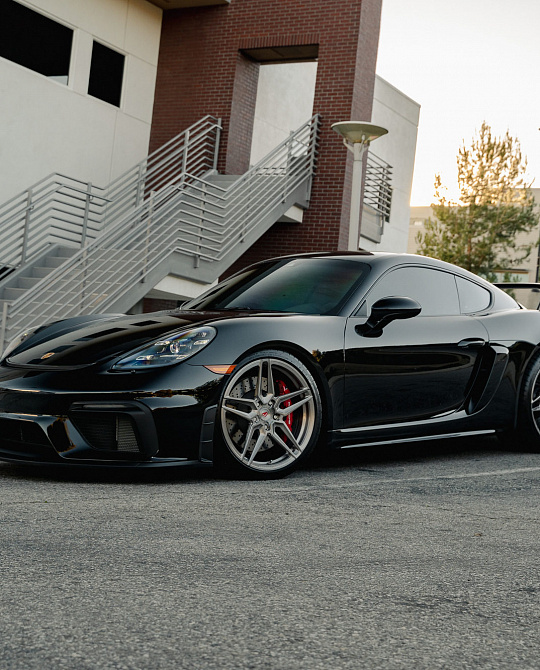 Фото дисков EVO-1 Глянцевый тонированный лак на Porsche Cayman III