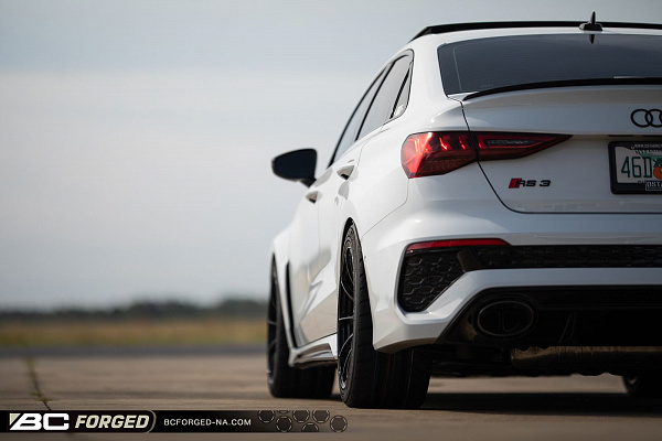 Фото дисков BC Forged KZ10 Черный глянец на Audi A/S/RS 3 (8Y)