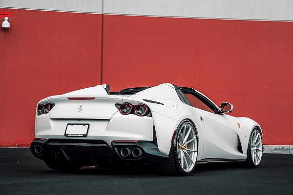 Фото дисков Anrky AN12 Глянцевый лак на Ferrari 812