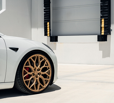 Фото дисков Vossen HF-2 на Tesla Model 3