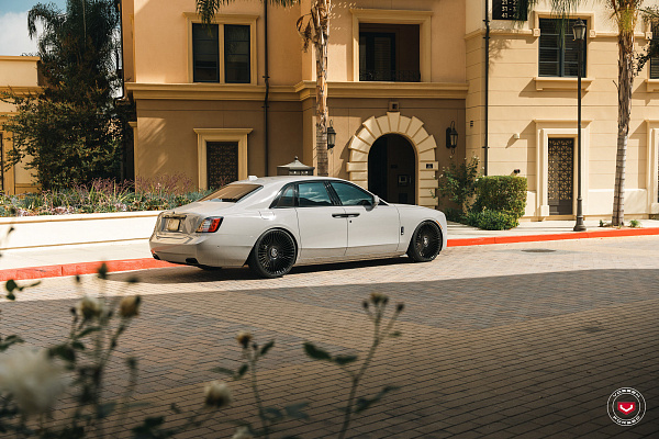 Фото дисков Vossen S17-16 Черный глянец на Rolls-Royce Ghost II