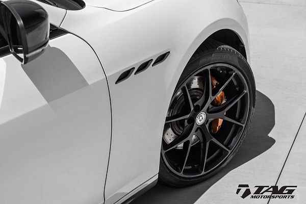 Фото дисков HRE P101 Черный глянец на Maserati Ghibli