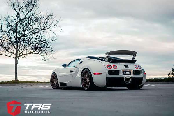 Фото дисков HRE P111SC Глянцевая бронза на Bugatti Veyron