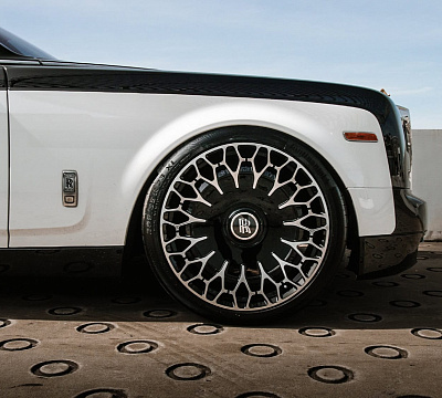 Фото дисков Brixton Forged LX08 на Rolls-Royce Phantom