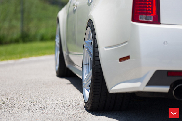 Фото дисков Vossen VFS-5 Серебро на Cadillac CTS II