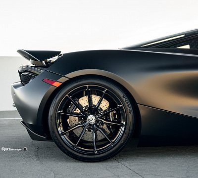 Фото дисков HRE P104SC на McLaren 720S