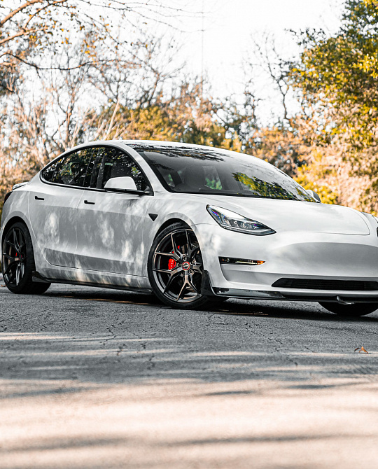Фото дисков HF-5 Сатиновый графит на Tesla Model 3