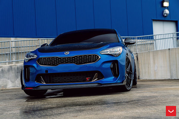 Фото дисков Vossen HF-5 Черный глянец на Kia Stinger