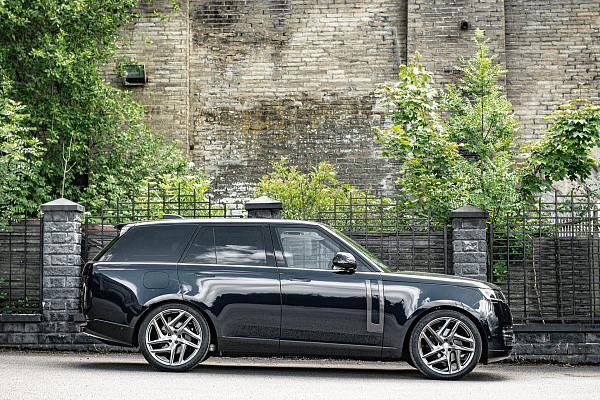 Фото дисков Kahn Type 52 RS Глянцевый тонированный лак на Range Rover V