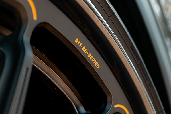 Фото дисков Brixton Forged R11-RS Сатиновый темный лак на Porsche Cayenne III