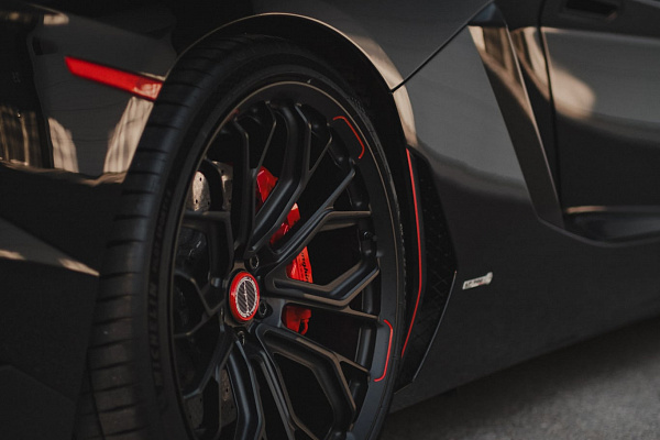 Фото дисков Brixton Forged PF10-RS Черный глянец на Lamborghini Aventador