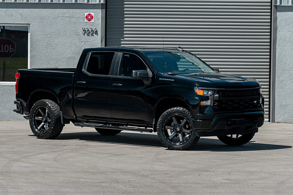 Фото дисков 4PLAY 4P63 Черный глянец на Chevrolet Silverado IV