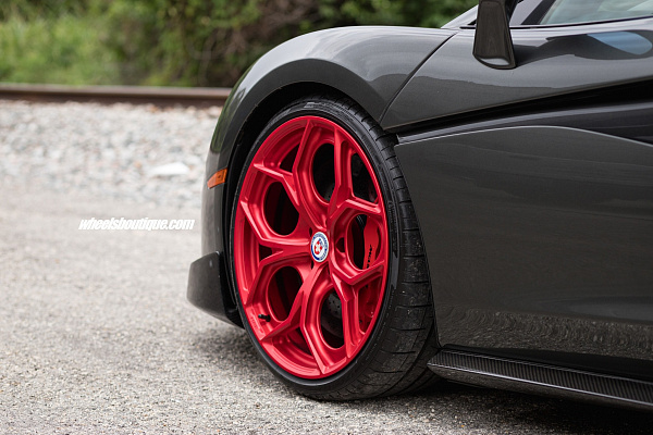 Фото дисков HRE P111SC Красный сатин на McLaren 570S