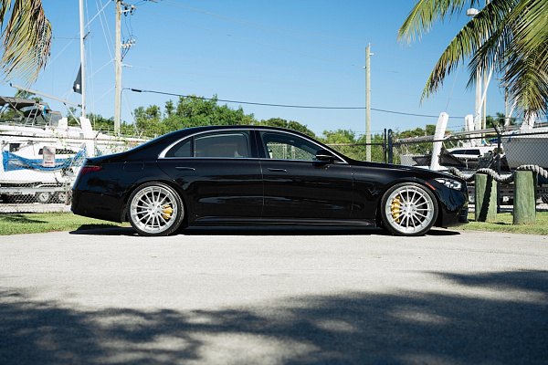 Фото дисков Strasse Wheels SV15 Deep Concave FS Глянцевый лак на Mercedes-Benz S-Class (W223)