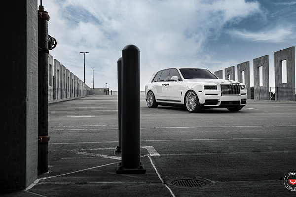 Фото дисков Vossen S17-14 (3-Piece) Глянцевый лак на Rolls-Royce Cullinan