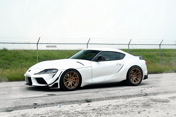Фото дисков Strasse Wheels SV5 Deep Concave Duoblock Сатиновое темное золото на Toyota Supra A90