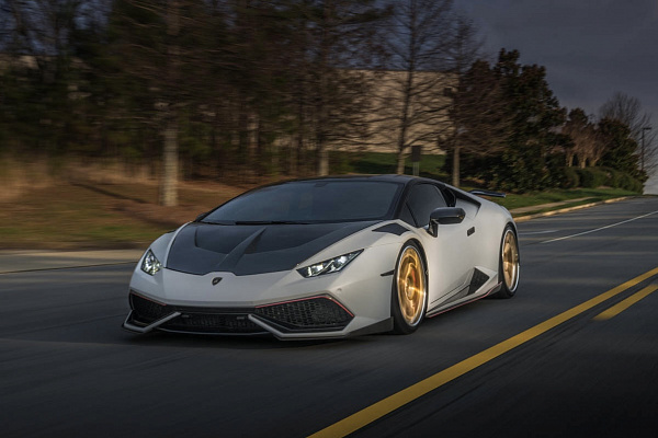 Фото дисков Savini SV72 Сатиновое золото на Lamborghini Huracan