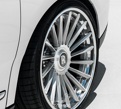 Фото дисков Anrky RF-382 на Rolls-Royce Cullinan