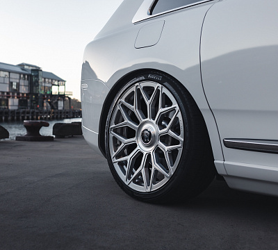 Фото дисков Strasse Wheels SV20M Deep Concave Duoblock RR на Rolls-Royce Cullinan