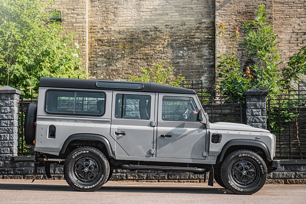 Фото дисков Kahn Rostyle Inspired RS Черный матовый на Land Rover Defender I