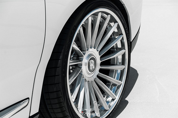 Фото дисков Anrky RF-382 Глянцевый лак на Rolls-Royce Cullinan