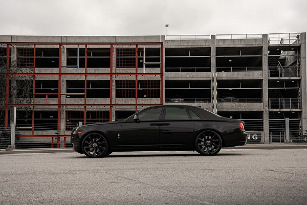 Фото дисков Savini SL1 Черный глянец на Rolls-Royce Ghost I