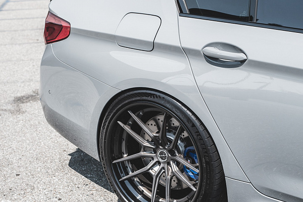 Фото дисков Brixton Forged VL1 Сатиновый темный лак на BMW 5/M5 (G30/F90)