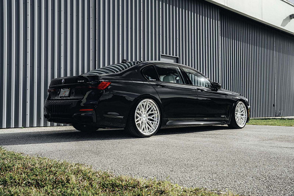 Фото дисков Strasse Wheels SV10M-RS Deep Concave FS Глянцевый лак на BMW 7 (G11/G12)