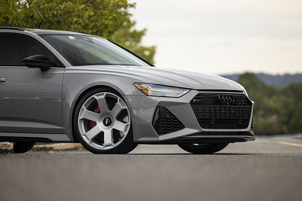 Фото дисков Rotiform AVS Серебро на Audi A/RS 6 (C8)